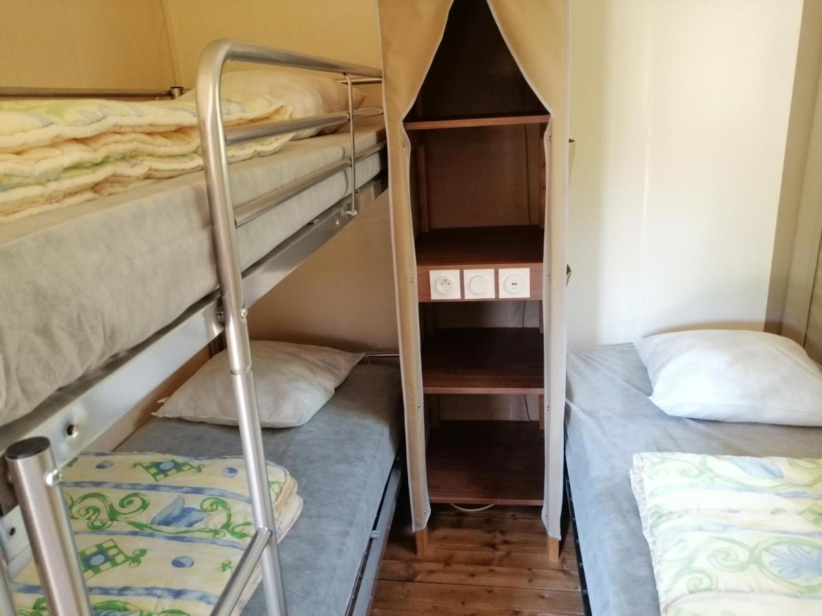 Camping Onlycamp Pierre & Sources Volvic Dış mekan fotoğraf