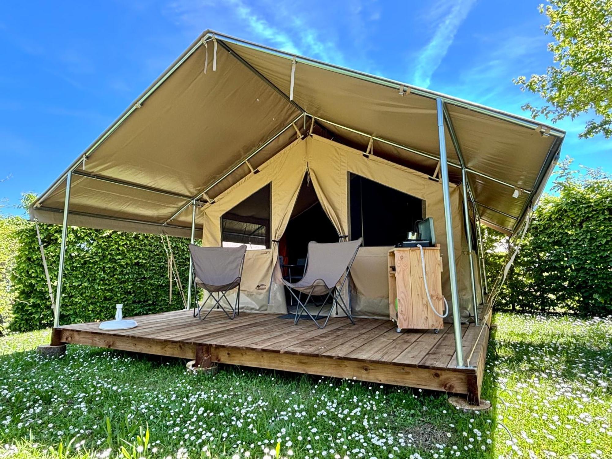 Camping Onlycamp Pierre & Sources Volvic Dış mekan fotoğraf