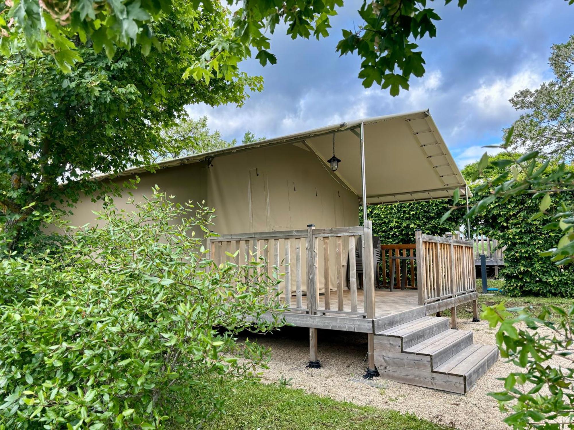 Camping Onlycamp Pierre & Sources Volvic Dış mekan fotoğraf